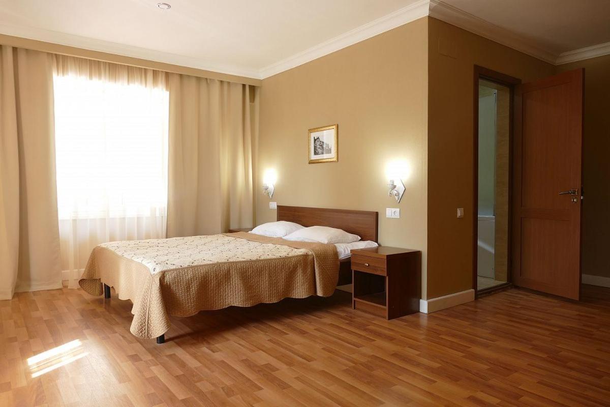 Hotel Abaata Гагра Екстериор снимка